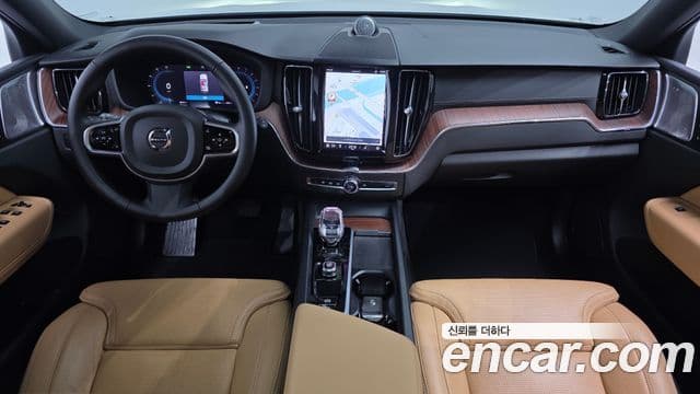 Volvo XC60 2023 — ფოტო 7/20