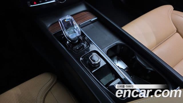 Volvo XC60 2023 — ფოტო 9/20