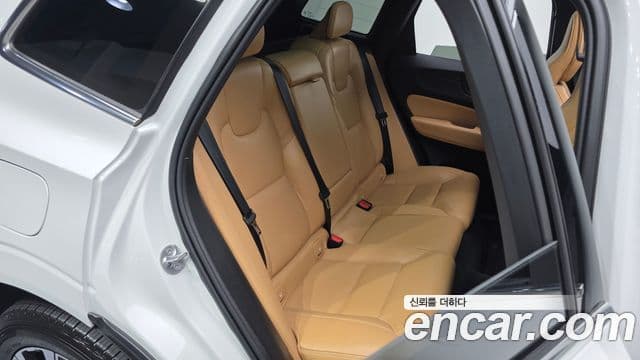 Volvo XC60 2023 — ფოტო 11/20