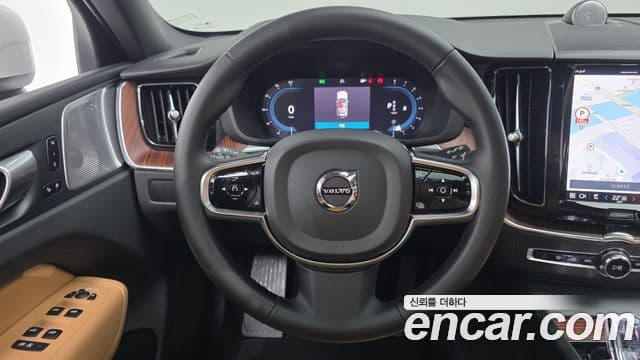 Volvo XC60 2023 — ფოტო 15/20