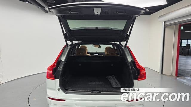 Volvo XC60 2023 — ფოტო 20/20