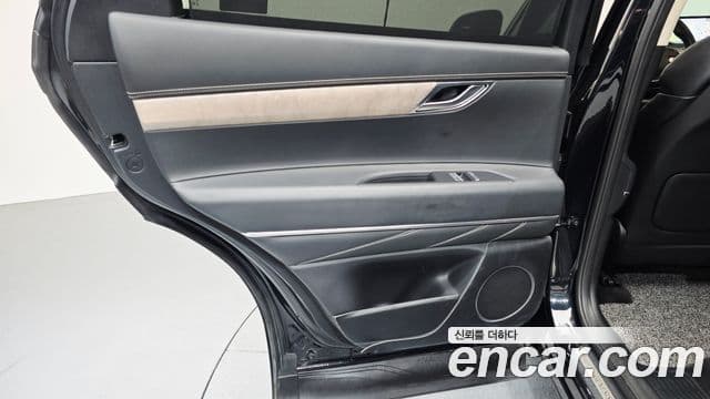 Genesis GV80 2020 — Şəkil 25/32