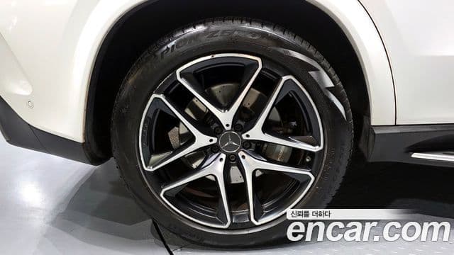 Mercedes-Benz GLE-Class 2021 — ფოტო 5/20