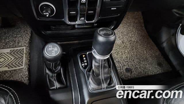 Jeep Wrangler 2019 — Şəkil 9/20