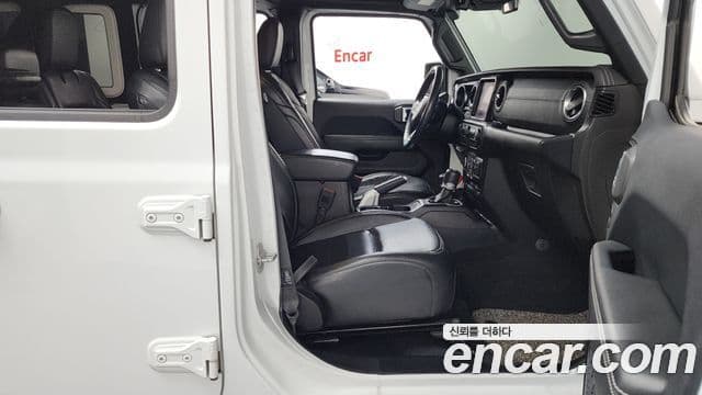 Jeep Wrangler 2019 — ფოტო 27/34