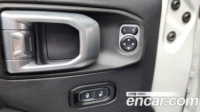 Jeep Wrangler 2019 — ფოტო 18/34