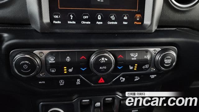 Jeep Wrangler 2019 — ფოტო 24/34