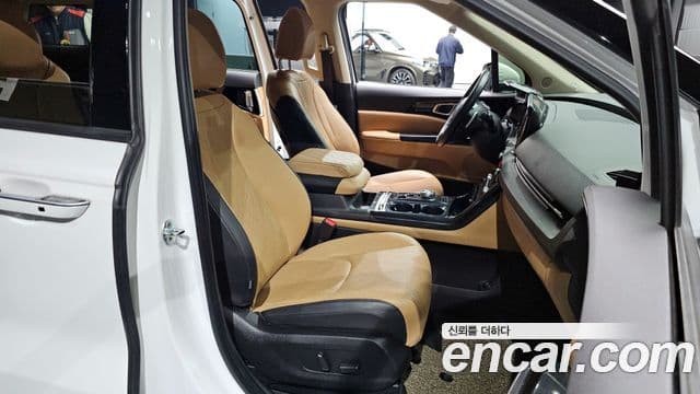 Kia Carnival 2021 — Фото 12/20