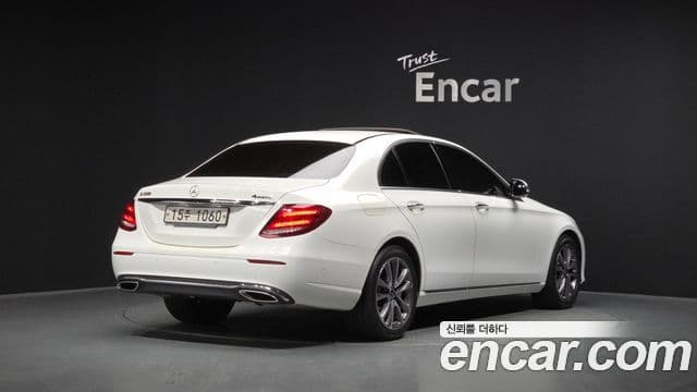 Mercedes-Benz E-Class 2019 — Фото 1/20