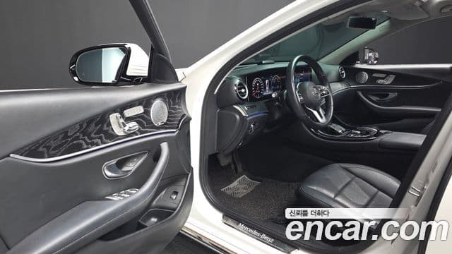 Mercedes-Benz E-Class 2019 — Фото 11/20