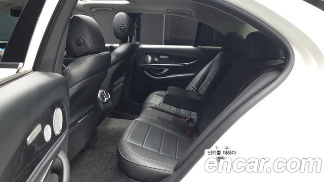 Mercedes-Benz E-Class 2019 — Фото 12/20