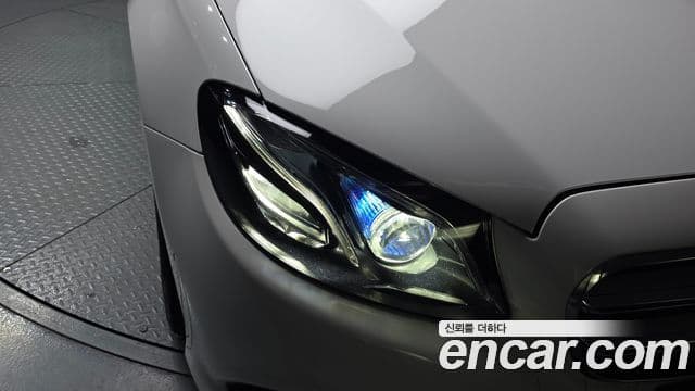 Mercedes-Benz E-Class 2019 — Photo 18/32