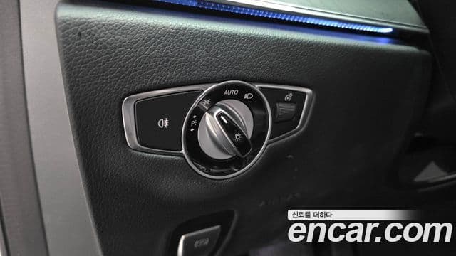 Mercedes-Benz E-Class 2019 — Photo 21/32