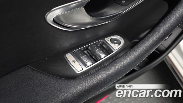 Mercedes-Benz E-Class 2019 — Photo 20/32