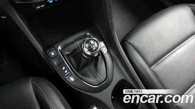 Hyundai Veloster 2018 — ფოტო 9/20