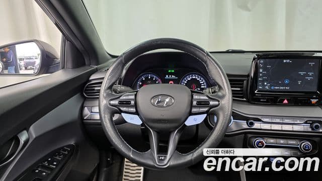 Hyundai Veloster 2018 — ფოტო 13/20