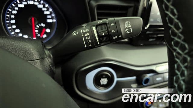 Hyundai Veloster 2018 — ფოტო 19/20