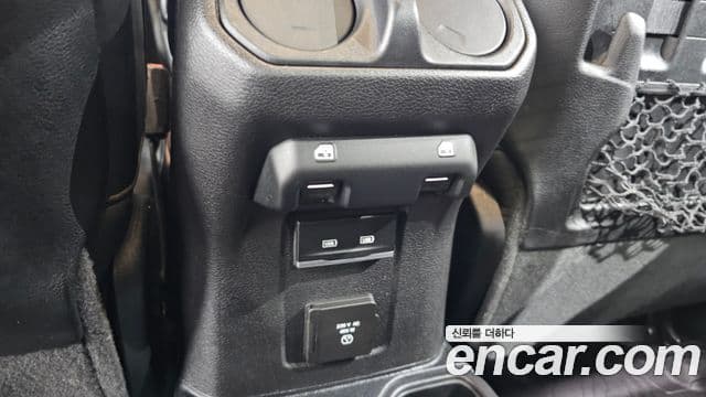 Jeep Gladiator 2021 — ფოტო 16/20