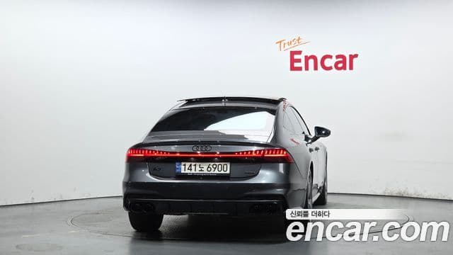 Audi A7 2022 — ფოტო 4/20