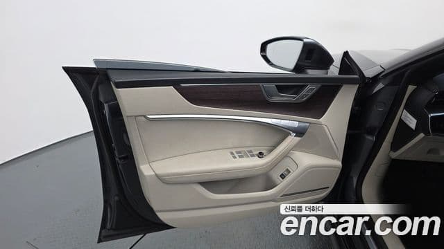 Audi A7 2022 — Photo 11/37