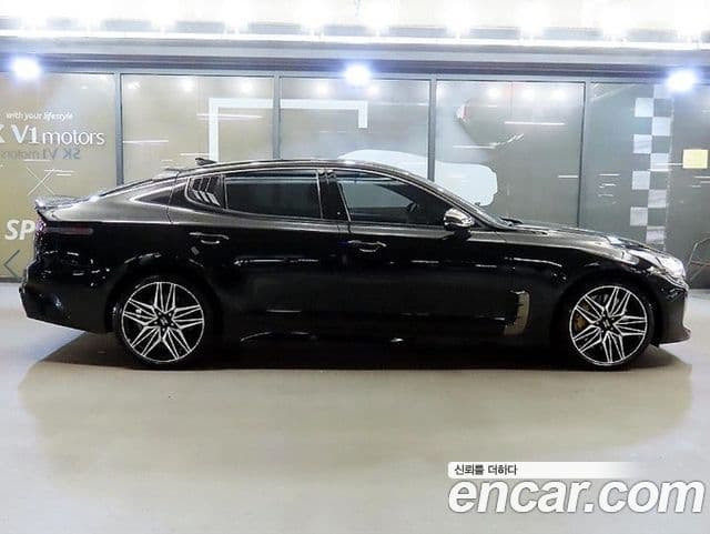Kia Stinger 2021 — ფოტო 2/20