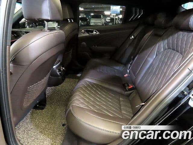 Kia Stinger 2021 — ფოტო 6/20