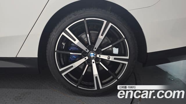 BMW 5 Series 2024 — Photo 13/33