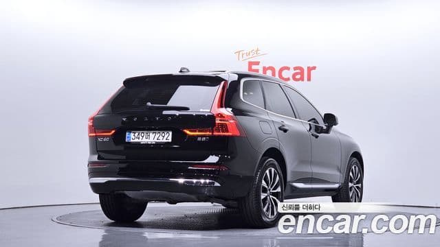 Volvo XC60 2023 — ფოტო 3/20