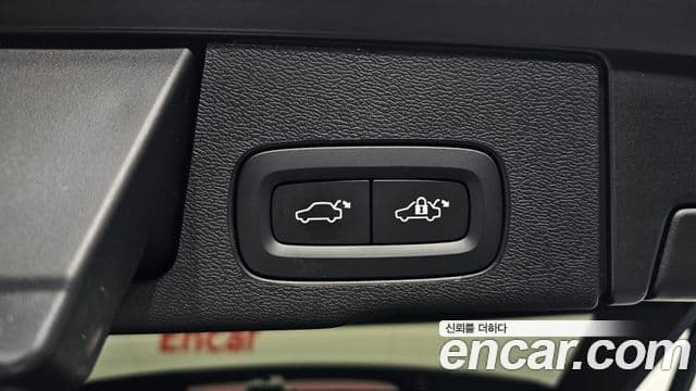 Volvo XC60 2023 — ფოტო 7/20