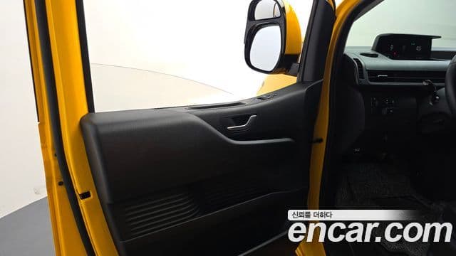 Hyundai Staria 2024 — Photo 3/32