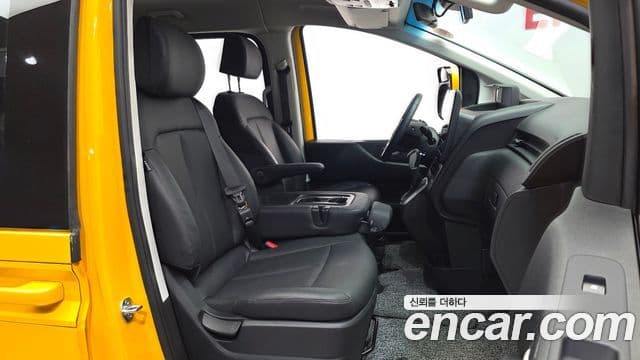 Hyundai Staria 2024 — Photo 30/32