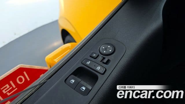 Hyundai Staria 2024 — Photo 4/32