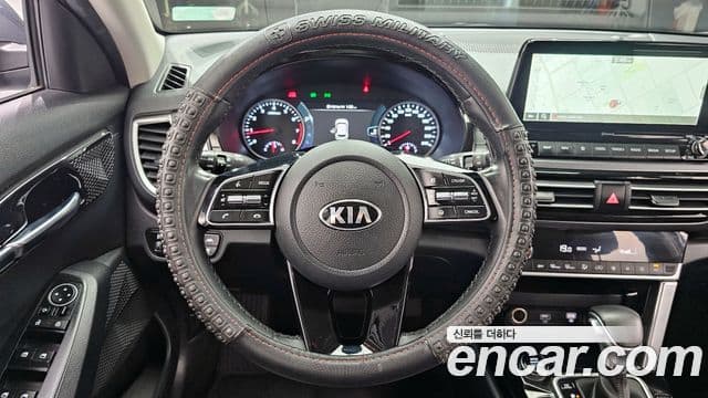 Kia Seltos 2020 — ფოტო 13/20