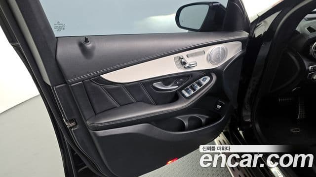 Mercedes-Benz GLC-Class 2019 — Photo 4/33