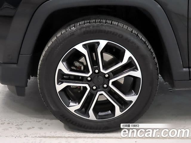 Jeep Compass 2022 — Photo 17/20