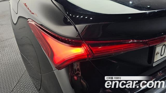 Toyota Avalon 2018 — Photo 11/28