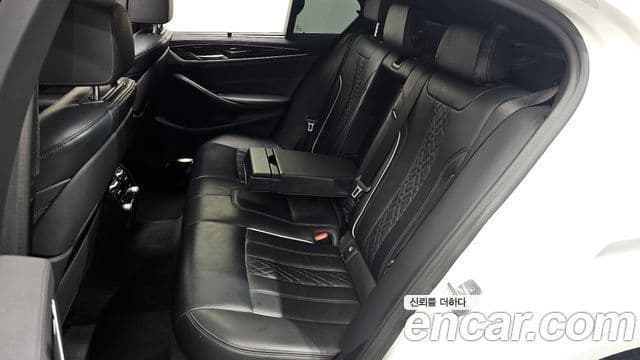 BMW 5 Series 2019 — Фото 11/20