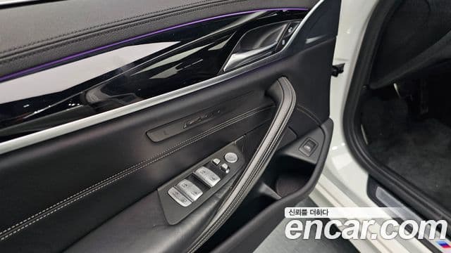 BMW 5 Series 2019 — Фото 18/20