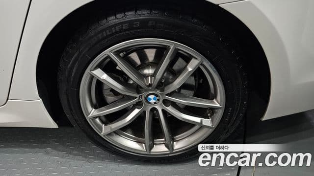 BMW 5 Series 2019 — ფოტო 12/31