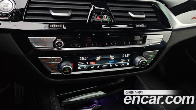 BMW 5 Series 2019 — ფოტო 27/31