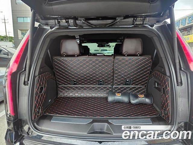 Cadillac Escalade 2021 — ფოტო 19/20