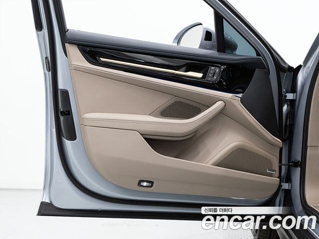Porsche Panamera 2025 — ფოტო 16/20