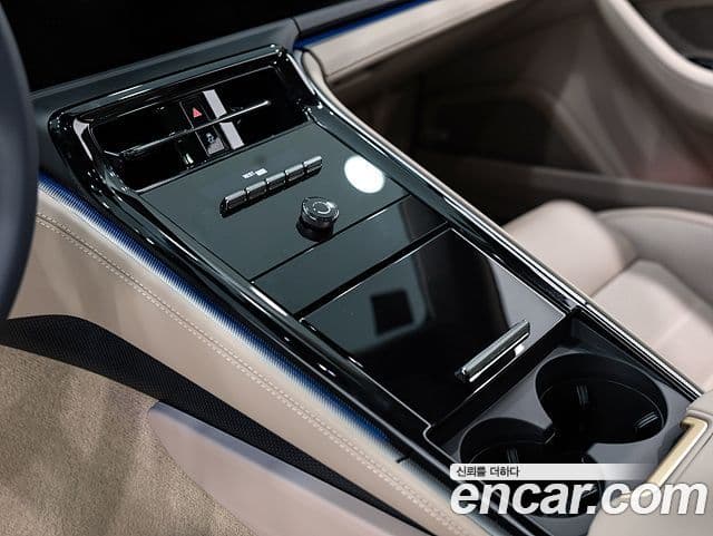 Porsche Panamera 2025 — ფოტო 18/20