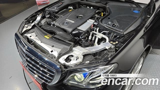 Mercedes-Benz E-Class 2019 — ფოტო 6/20