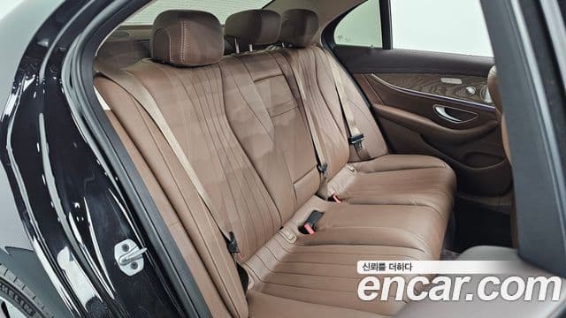 Mercedes-Benz E-Class 2019 — ფოტო 12/20