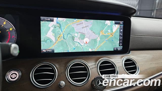 Mercedes-Benz E-Class 2019 — ფოტო 16/20