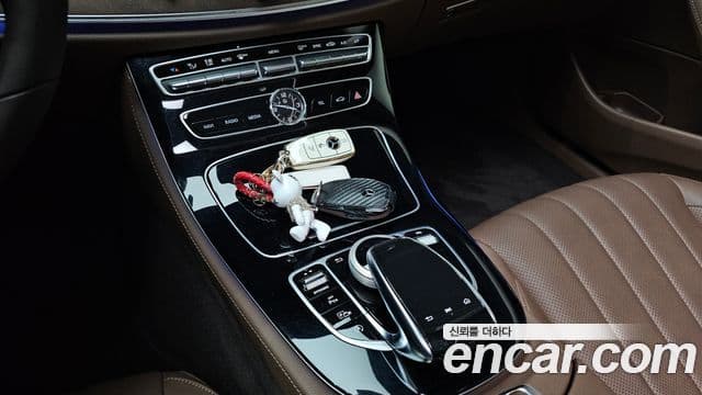 Mercedes-Benz E-Class 2019 — ფოტო 18/20