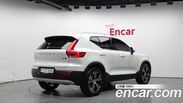 Volvo XC40 2021 — ფოტო 21/33