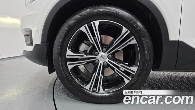 Volvo XC40 2021 — ფოტო 5/33