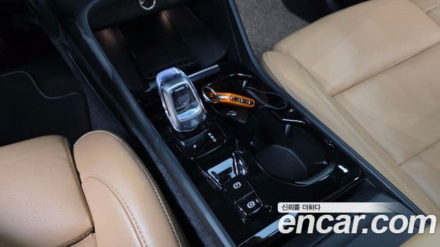Volvo XC40 2021 — ფოტო 6/33
